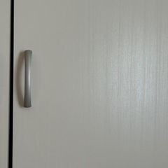 オフホワイト　本棚（扉あり）の画像