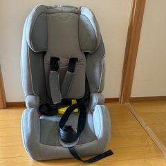 グレー　ジュニアシート