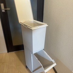 ニトリ　スリム分別2段ゴミ箱の画像