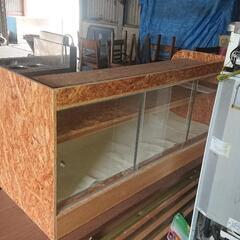 木製ショーケースの画像