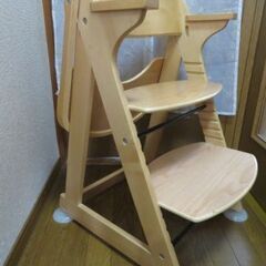 取引中　木製のベビーチェアの画像