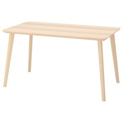 IKEAのダイニングテーブル