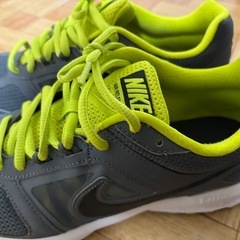 NIKE スニーカー