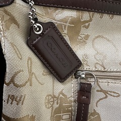 coach馬車柄バックの画像
