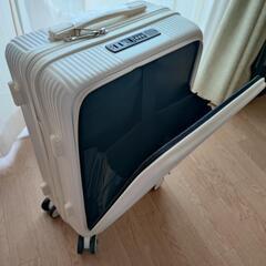新品未使用！機内持ち込みサイズスーツケース！ホワイト　フロントオープンの画像