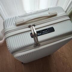 新品未使用！機内持ち込みサイズスーツケース！ホワイト　フロントオープンの画像