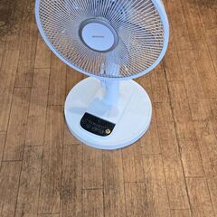アイリスオーヤマ DCモーター フロア扇風機 (異音故障品) の画像