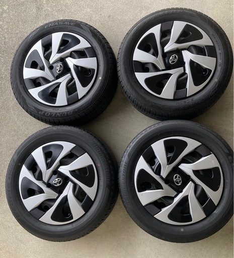 トヨタ　アクアタイヤ、2本新品、純正 ホイールカバー