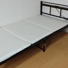 ニトリのシングルパイプベッド

と高反発 三つ折りマットレス