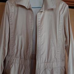 【一旦お休み】ベージュのブルゾンの画像