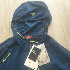 再値下げ　登山　トレッキング　スキー　スノボ　ジョギング　パーカ　スイス　新品　Mサイズ　の画像