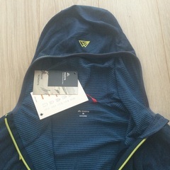 再値下げ　登山　トレッキング　スキー　スノボ　ジョギング　パーカ　スイス　新品　Mサイズ　の画像