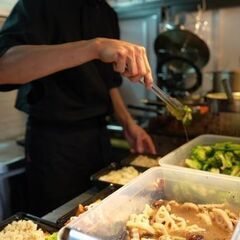 キッチンカー販売補助スタッフを募集の画像
