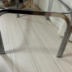 ガラステーブルの画像