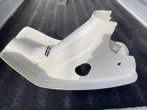 旧車レッグシールドだと思います。 旧車レッグシールドだと思います。 Amazon | バイクパーツ
