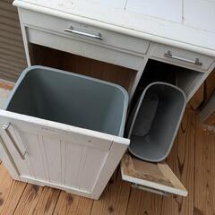 お譲りします　ゴミ箱中古白45リットル対応の画像