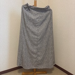 小花柄ロングスカートの画像