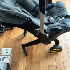 激安　doona ベビーカー チャイルドシート ISOFIX付の画像