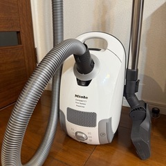 Miele ミーレ 高性能 紙パック式 掃除機 Compact ...