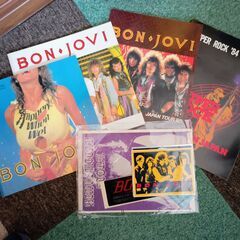 Bon Joviのパンフレットとステッカー