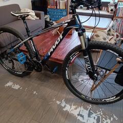 PIVOT レス27.5 カーボン