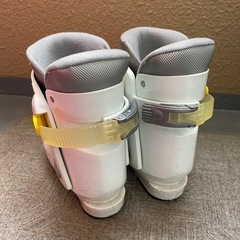 子ども初心者用スキーの４点セットの画像