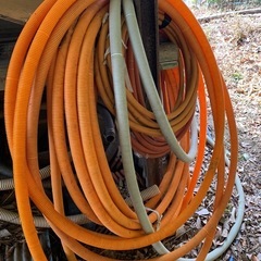 電線を埋設する管