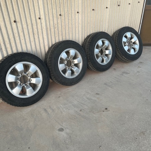 ハイエースなど　スタッドレス215/65/16 2017 32週　7jj +30