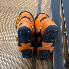 ロシニョール　スキー板とブーツのセットの画像