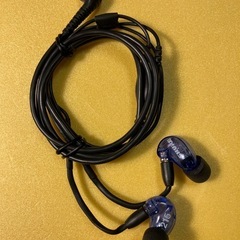 【数回使用のみ】SHURE SE215高遮音性イヤホン（amazon¥14.000の品）の画像