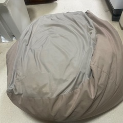 体にフィットするソファ