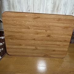 折りたたみテーブルの画像