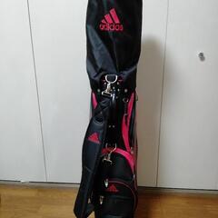 adidasゴルフバックの画像