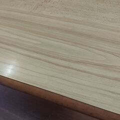 一応四人用小さめダイニングテーブル　分解可能ですの画像