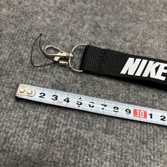 ナイキ ネックストラップの画像