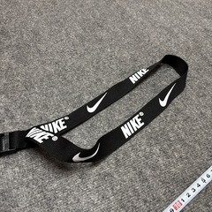 ナイキ ネックストラップの画像