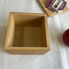 琉球漆器　香合　リスとぶどう　赤　の画像