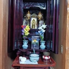 30年は経っている仏壇ですの画像