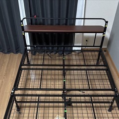 取引決定済　
ベッドフレーム　セミダブル