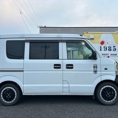 ⭐︎スズキエブリィ4WD 5MT⭐︎オリジナルベットキット⭐︎MLJ XJ04⭐︎マッドスターラジアルMT⭐︎の画像