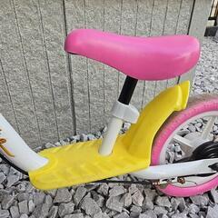 ストライダー、幼児用自転車の画像