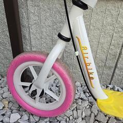 ストライダー、幼児用自転車の画像