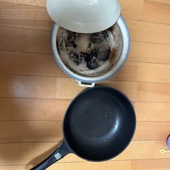 フライパンと鍋の画像