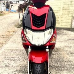 優れたエンジン。Kymco 9。非常に速いバイク。バッテリーは新...