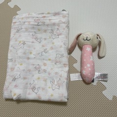 【美品ほぼ未使用】おくるみ にぎにぎトイ セットの画像