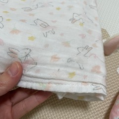 【美品ほぼ未使用】おくるみ にぎにぎトイ セットの画像