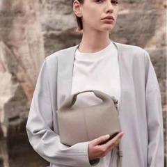 ショルダーバック　ベージュ　レザー調の画像