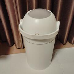 ゴミ箱　蓋付きの画像