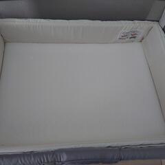 美品　Aprica(アップリカ)  ココネルエアー AB ベビーベッド  折りたたみ ベビーサークル グレーベアー

の画像