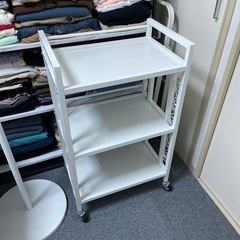 キャスター付きワゴン（白）の画像